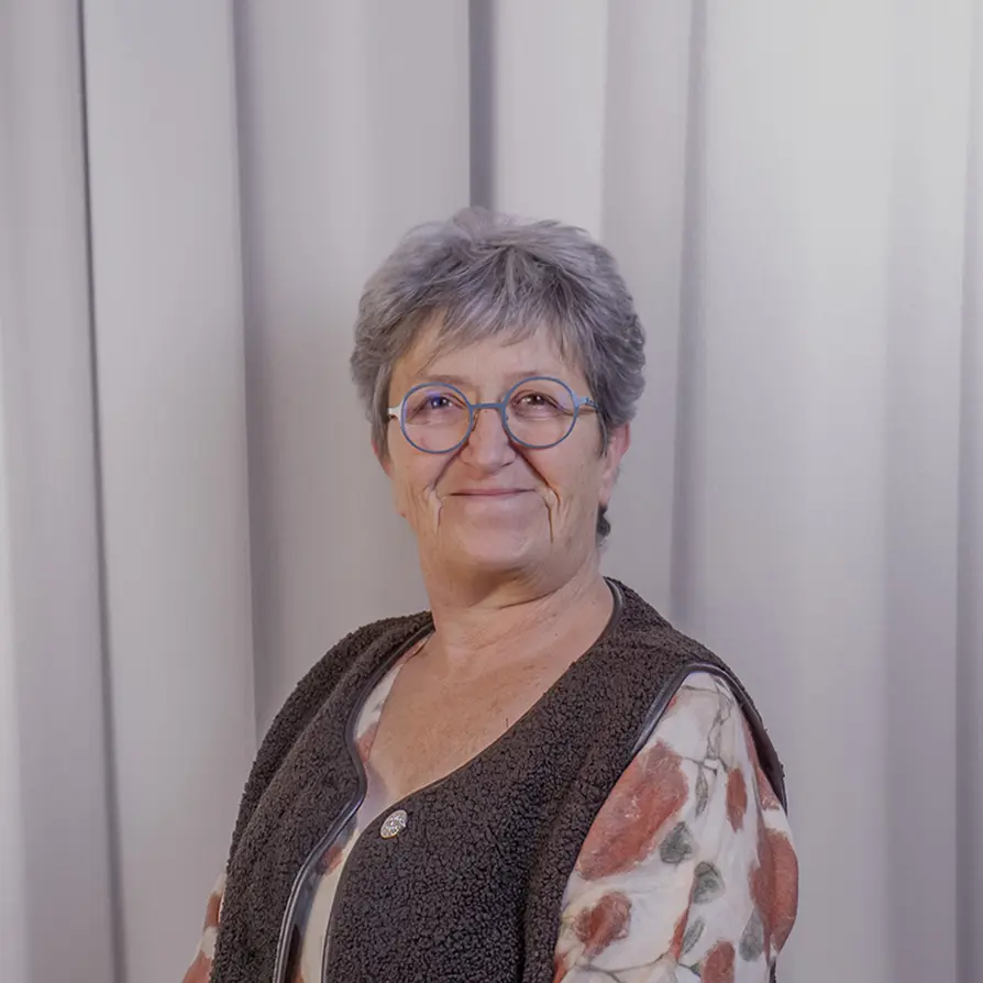 Ghislaine LATINIER : Chargée de clientèle - Gestion interne - Service juridique